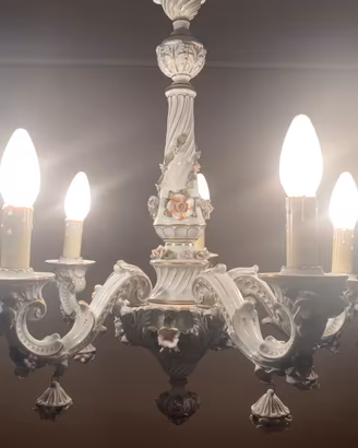 Lampadario tipo capodimonte a cinque luci
