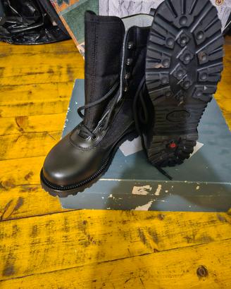 Scarpe anfibi in gorotex