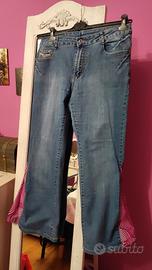 Jeans a zampa svasati 