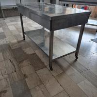 tavolo in acciaio inox