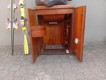 mobile tek antico con macchina cucire singer