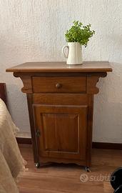 Mobile legno massello con ruote