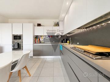 APPARTAMENTO MODERNO CON 2 CAMERE E SPLENDIDA LOGG