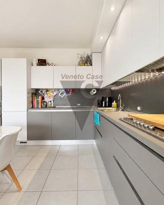 APPARTAMENTO MODERNO CON 2 CAMERE E SPLENDIDA LOGG