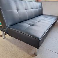 divanetto in ecopelle nero 