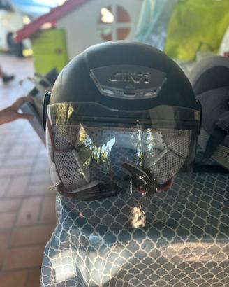 Casco givi
