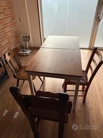 Stock tavoli e sedie bar riatorante