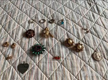 Spille Anelli Orecchini Scatole Gioielli Statuette