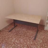 Scrivania per ufficio/studio