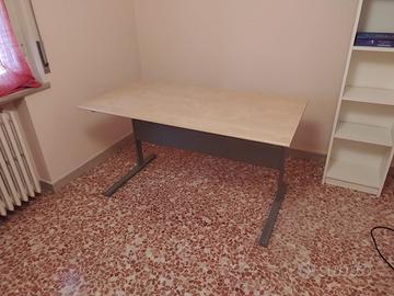 Scrivania per ufficio/studio