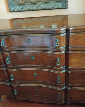 Comò in legno massello con 4 cassetti