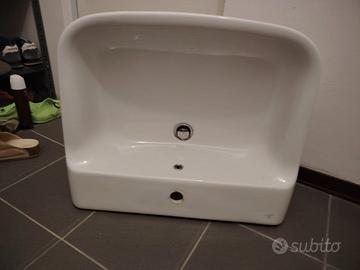 Lavabo a conchiglia