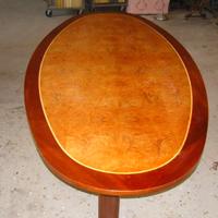 Tavolo grande riunioni taverna con sedie