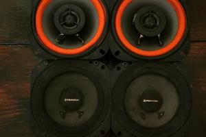 2 coppie di altoparlanti 