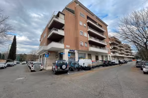 Talenti - locale commerciale con due vetrine