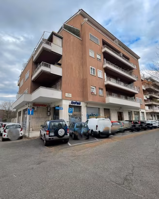 Talenti - locale commerciale con due vetrine