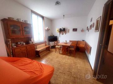 LUMINOSO QUADRILOCALE CON AMPIO SOLAIO SOVRASTANTE