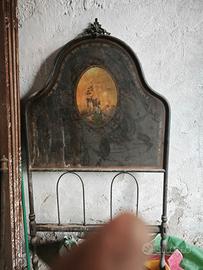 testate letto in ferro battuto e decorato a mano. 