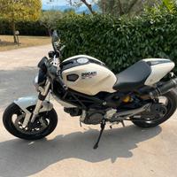 Ducati Monster 696