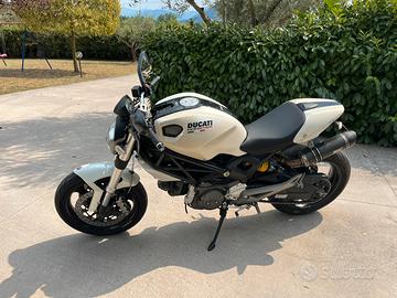 Ducati Monster 696