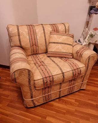 POLTRONA IN TESSUTO Vintage  / Classica