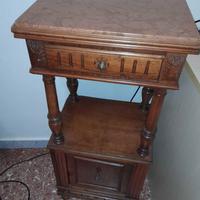 Comodino antico in noce 