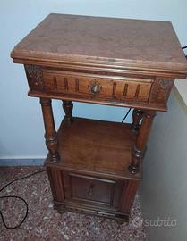 Comodino antico in noce 