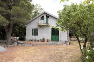 Villetta arredata in montagna con terreno privato 