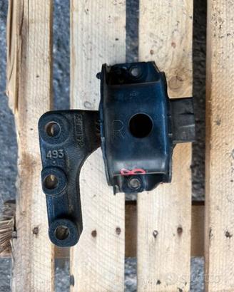 Supporto motore Peugeot 208 1.4 diesel