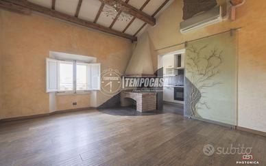 AMPIO 5 LOCALI CON CANTINA IN PALAZZO STORICO - SM