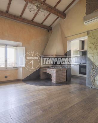 AMPIO 5 LOCALI CON CANTINA IN PALAZZO STORICO - SM
