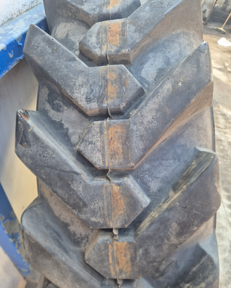 Gomme nuove per terna merlo escavatore ecc