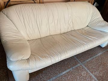 divano e due poltrone