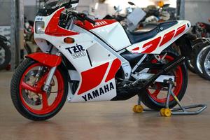 Yamaha TZR 250 conservata 1988 TZR250