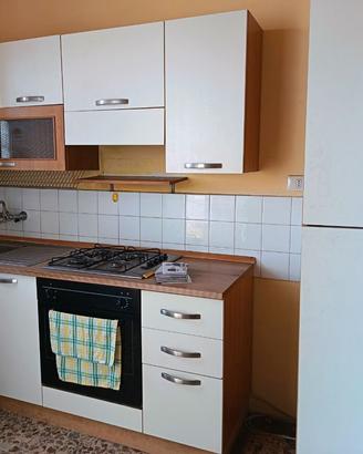 Cucina completa in buone condizioni