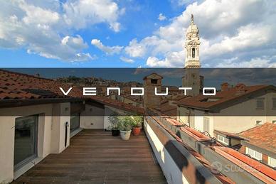 Attico / Mansarda di 226 m² con più di 5 locali e 