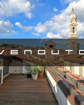 Attico / Mansarda di 226 m² con più di 5 locali e 
