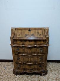 Cassettiera in legno stile classico