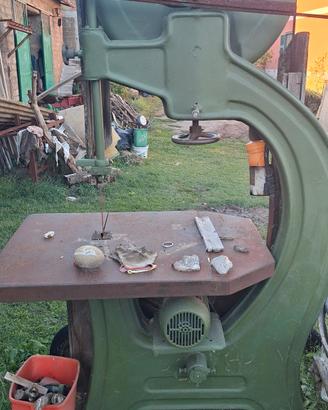 Sega a nastro in ghisa, con carrello su ruote