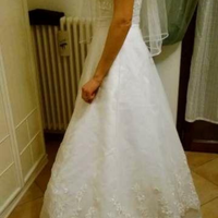 Abito da sposa con accessori