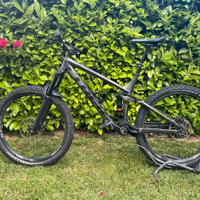 Bici MTB enduro TREK Remedy 8