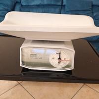 bilancia pesa neonati