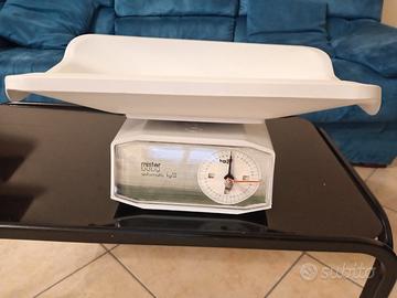 bilancia pesa neonati