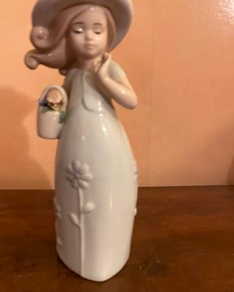 Statuetta Morena ragazza con cappello