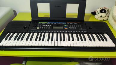 Tastiera digitale Yamaha psr E253