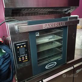 Forno professionale UNOX Bakerlux con cappa