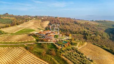 Villa di 2700 m² con più di 5 locali e box auto do