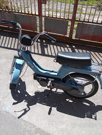 Piaggio si color azzurro