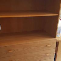 libreria, scrivania e sedia