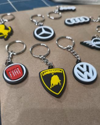 Portachiavi logo auto stampati in 3D